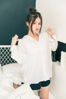 丰满人妻的精油按摩做爰